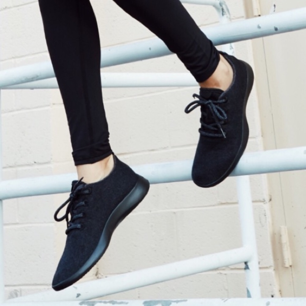 Allbirds womens all black wool runners tennis shoe - Picture 2 of 12